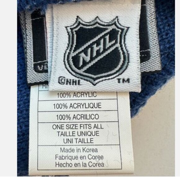 CCM Hockey Toronto Maple Leaves Gift Set Hat Gloves Scarf NHL Beanie New - Picture 8 of 16